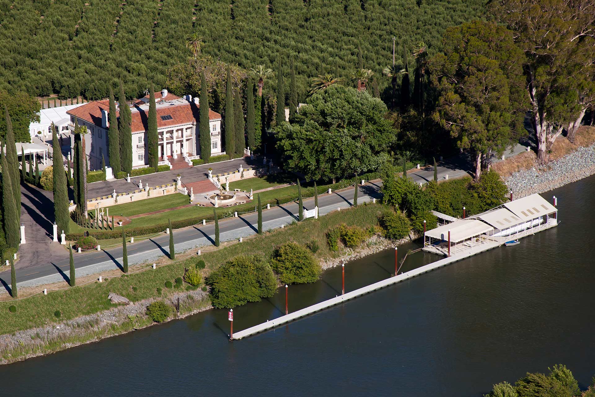 Grand Island Mansion — hero photo